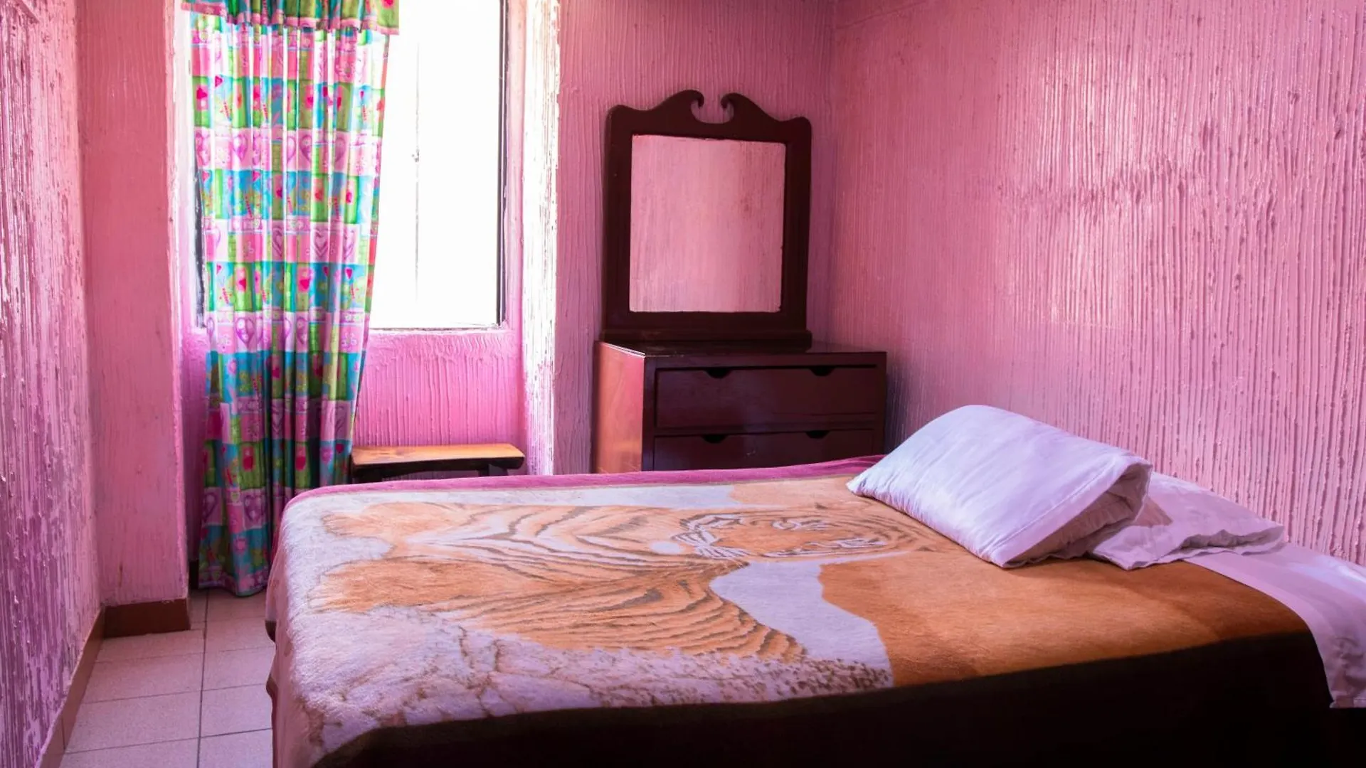 Hostal Carlos Luis キト 0*,